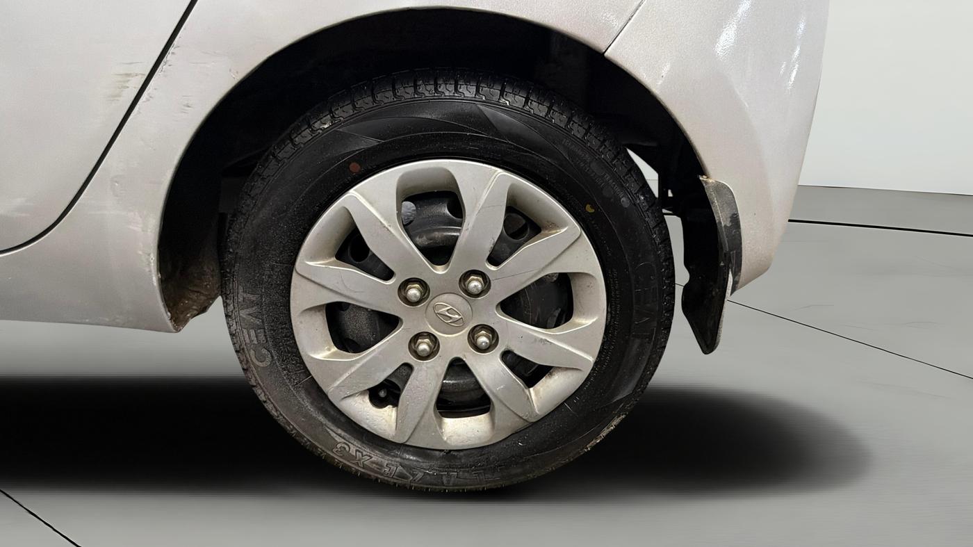 2016 Hyundai Eon MAGNA +, Petrol, Manual, 27,495 km, Left Rear Wheel