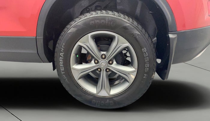 2020 Tata Harrier XZA 2.0L, Diesel, Automatic, 96,405 km, Left Rear Wheel