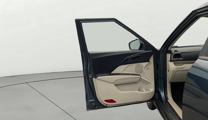 2019 Mahindra XUV300 W6 1.2 PETROL, Petrol, Manual, 72,860 km, LHS Front Door