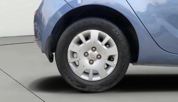 2013 Hyundai i20 MAGNA (O) 1.2, Petrol, Manual, 1,07,680 km, Right Rear Wheel