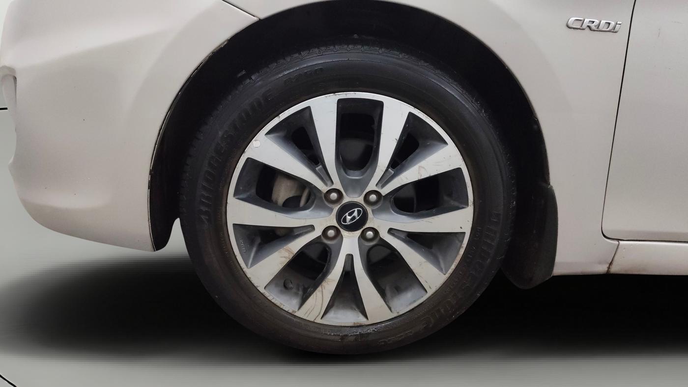 2014 Hyundai Verna FLUIDIC 1.6 CRDI SX OPT AT, Diesel, Automatic, 74,245 km, Left Front Wheel