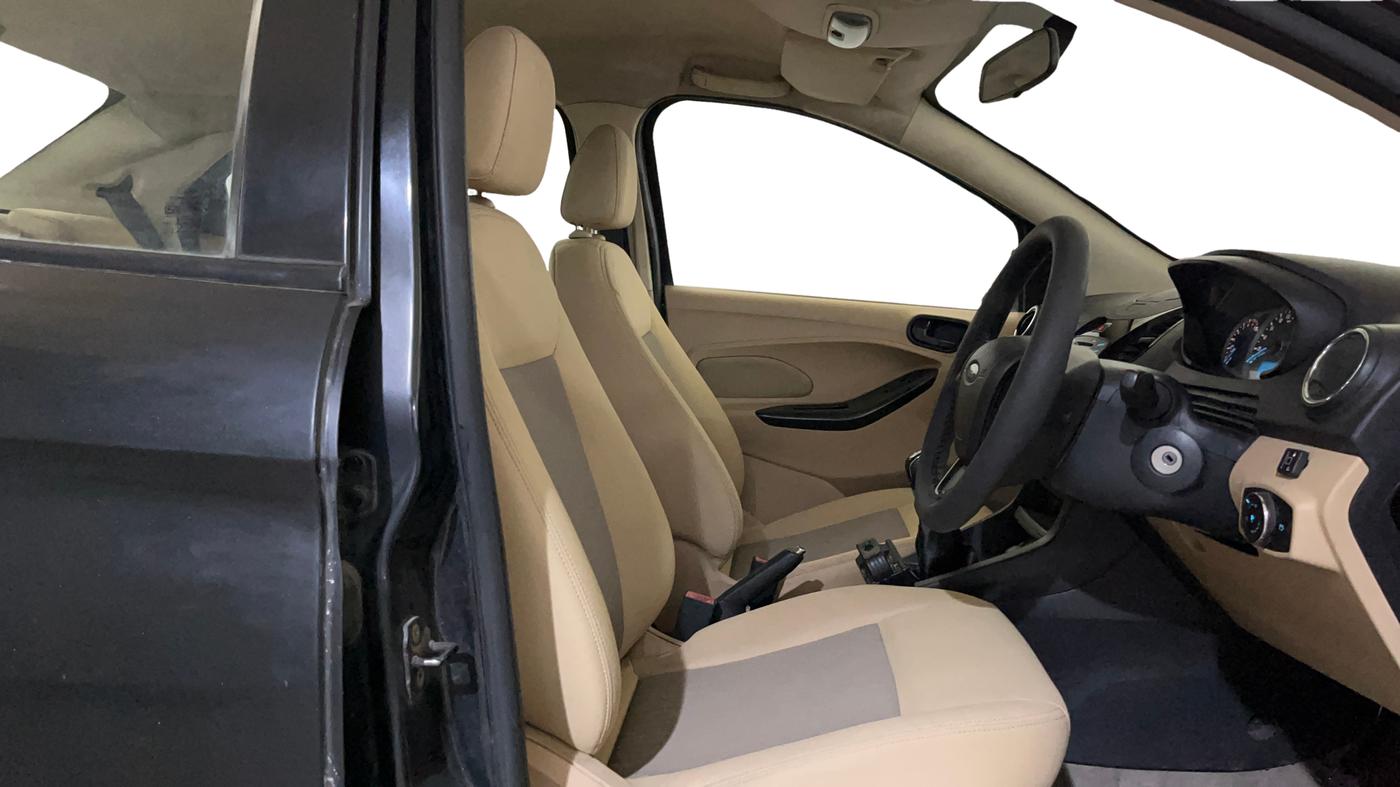 2015 Ford Figo Aspire TITANIUM 1.2 PETROL, CNG, Manual, 120 km, Right Side Front Door Cabin