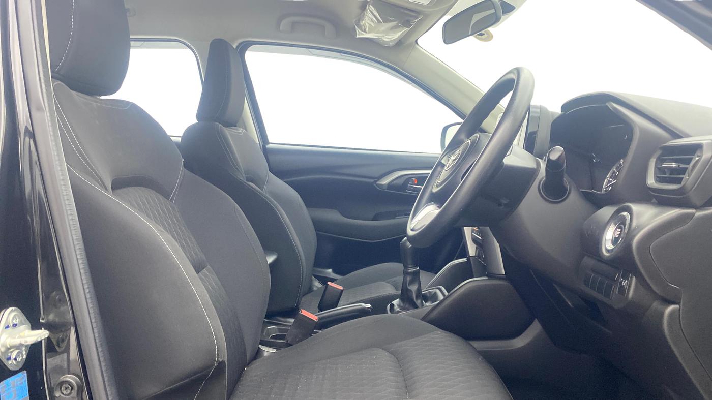 2023 Toyota URBAN CRUISER HYRYDER E NEO DRIVE, Petrol, Manual, 25,249 km, Right Side Front Door Cabin