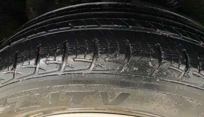 2016 Maruti Ertiga VXI, CNG, Manual, 55,657 km, Right Rear Tyre Tread