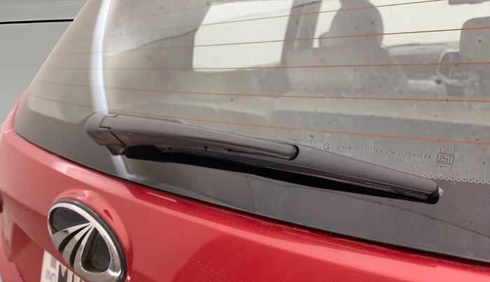 2021 Mahindra XUV300 W8 (O) 1.5 DIESEL AMT, Diesel, Automatic, 75,875 km, Rear Wiper