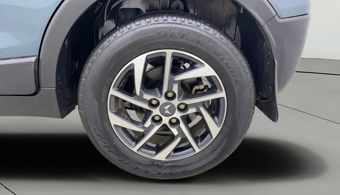 2024 Mahindra XUV300 W8 (O) 1.2 PETROL AMT, Petrol, Automatic, 17,792 km, Left Rear Wheel