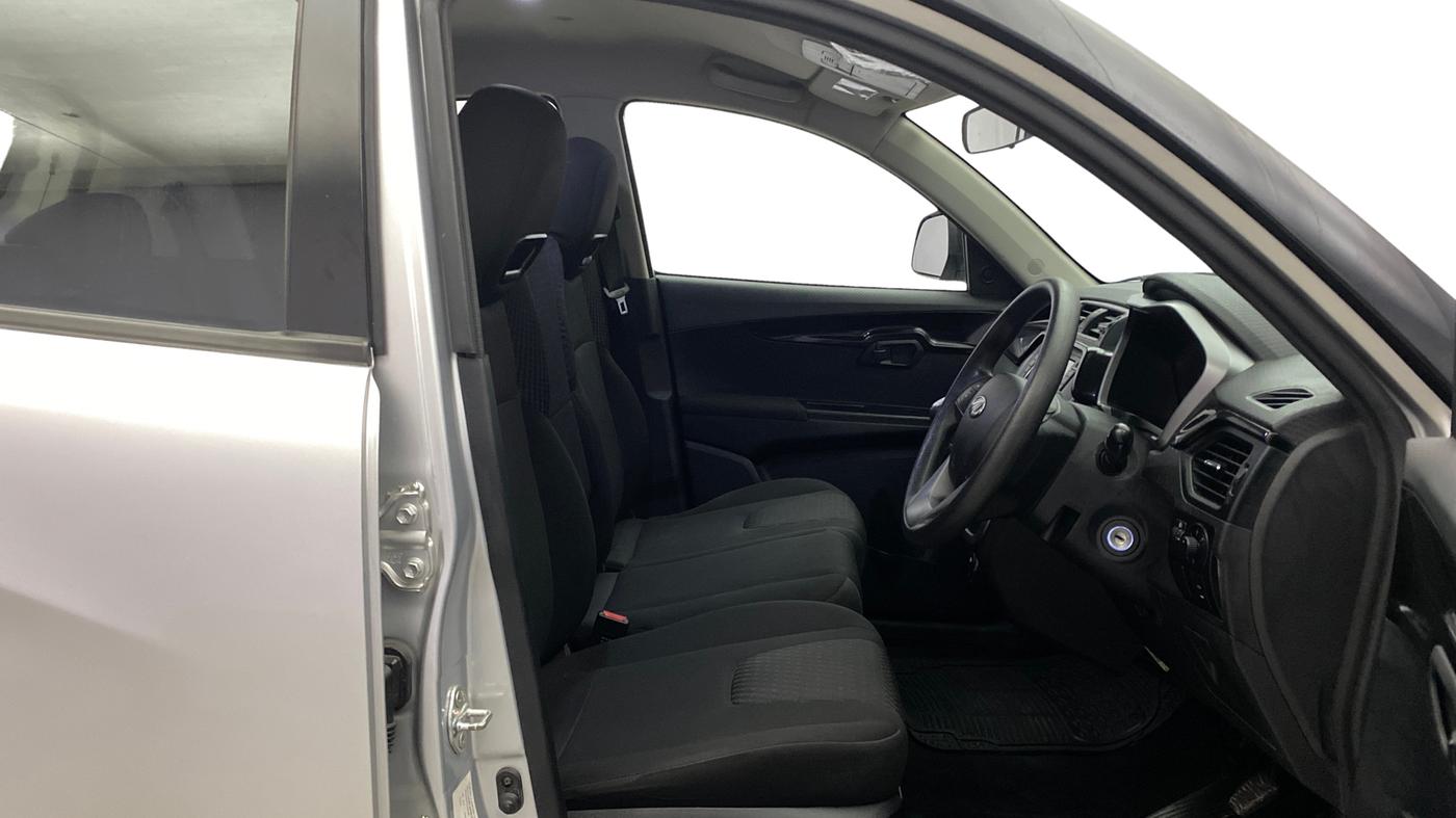 2018 Mahindra KUV 100 NXT K8 P 6 STR DUAL TONE, Petrol, Manual, 23,253 km, Right Side Front Door Cabin