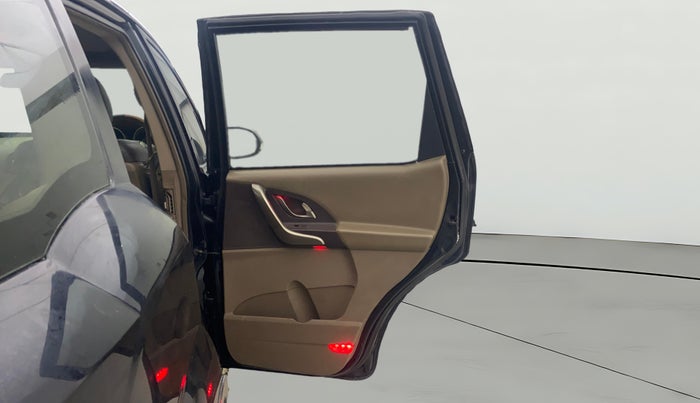 2012 Mahindra XUV500 W8, Diesel, Manual, 1,39,724 km, RHS Rear Door