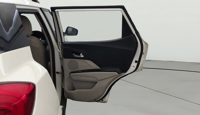 2022 Mahindra XUV300 W8 1.2 PETROL, Petrol, Manual, 39,574 km, RHS Rear Door