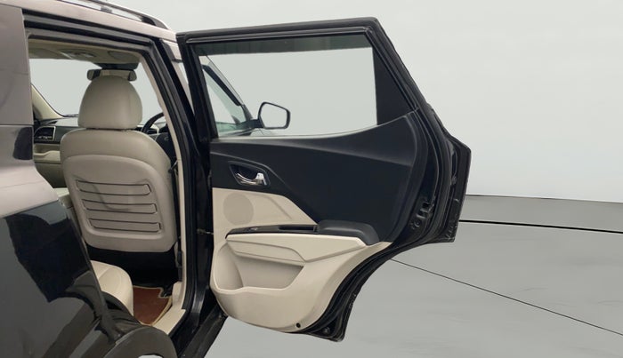 2019 Mahindra XUV300 W8 (O) 1.2 PETROL, Petrol, Manual, 36,315 km, RHS Rear Door