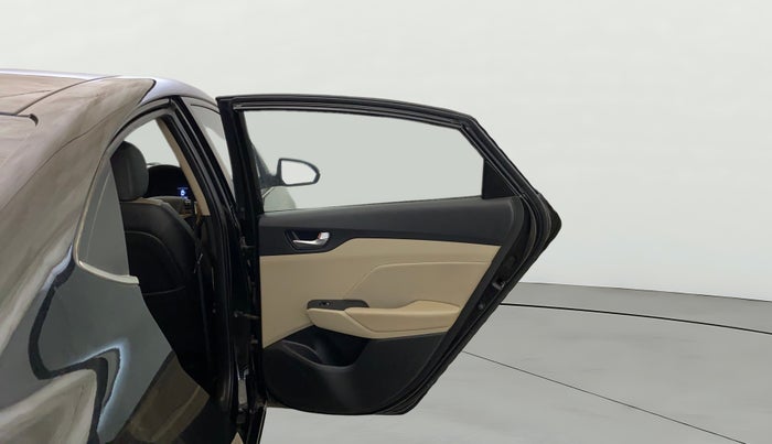 2017 Hyundai Verna 1.6 VTVT SX O, Petrol, Manual, 64,229 km, RHS Rear Door