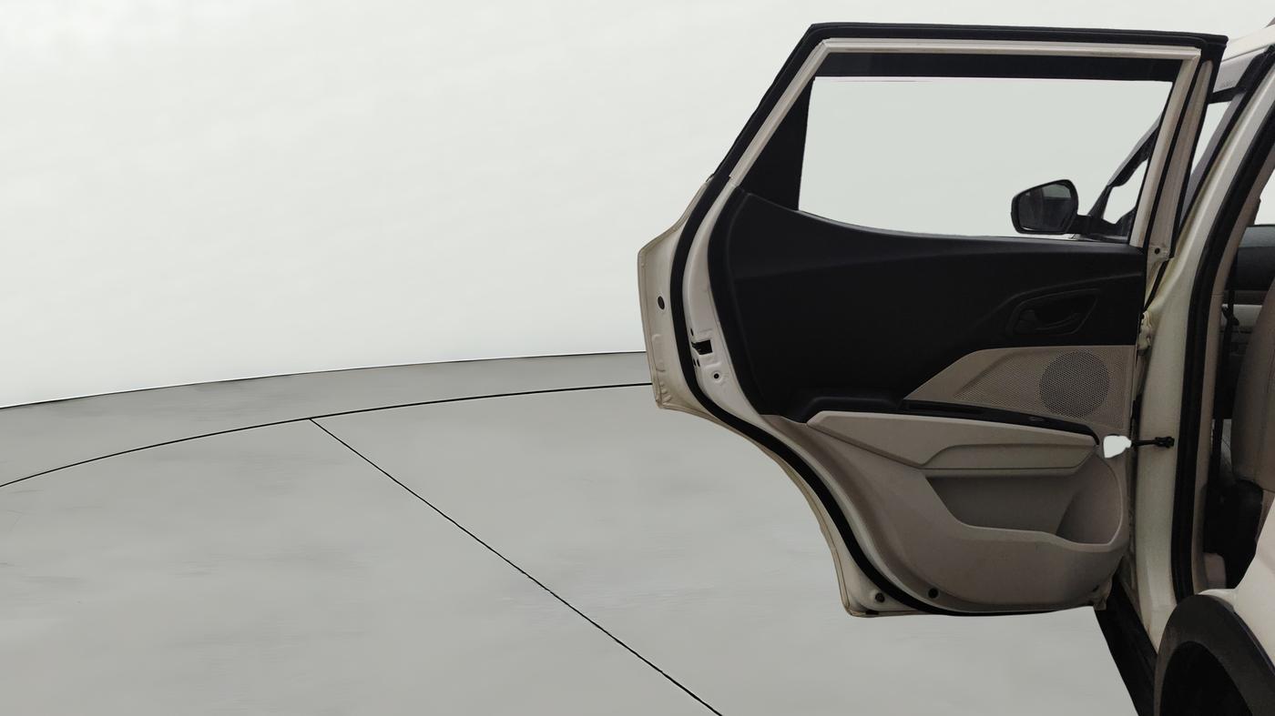 2023 Mahindra XUV300 W6 1.2 PETROL AMT, Petrol, Automatic, 36,660 km, LHS Rear Door