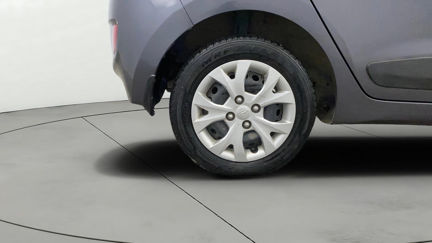 2015 Hyundai Grand i10 SPORTZ 1.2 KAPPA VTVT, Petrol, Manual, 24,754 km, Right Rear Wheel