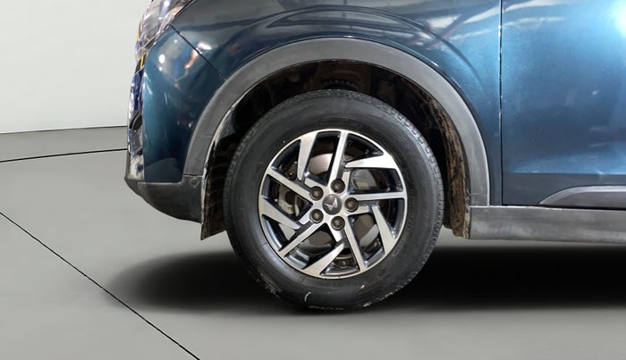 2022 Mahindra XUV300 W8 (O) 1.5 DIESEL, Diesel, Manual, 1,10,037 km, Left Front Wheel