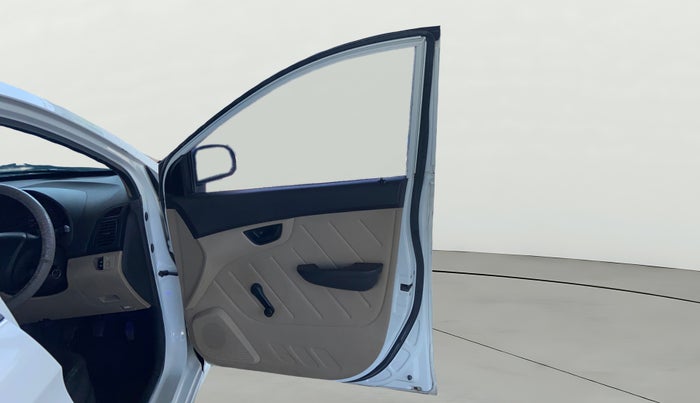 2013 Hyundai Eon MAGNA +, Petrol, Manual, 1,36,525 km, RHS Front Door