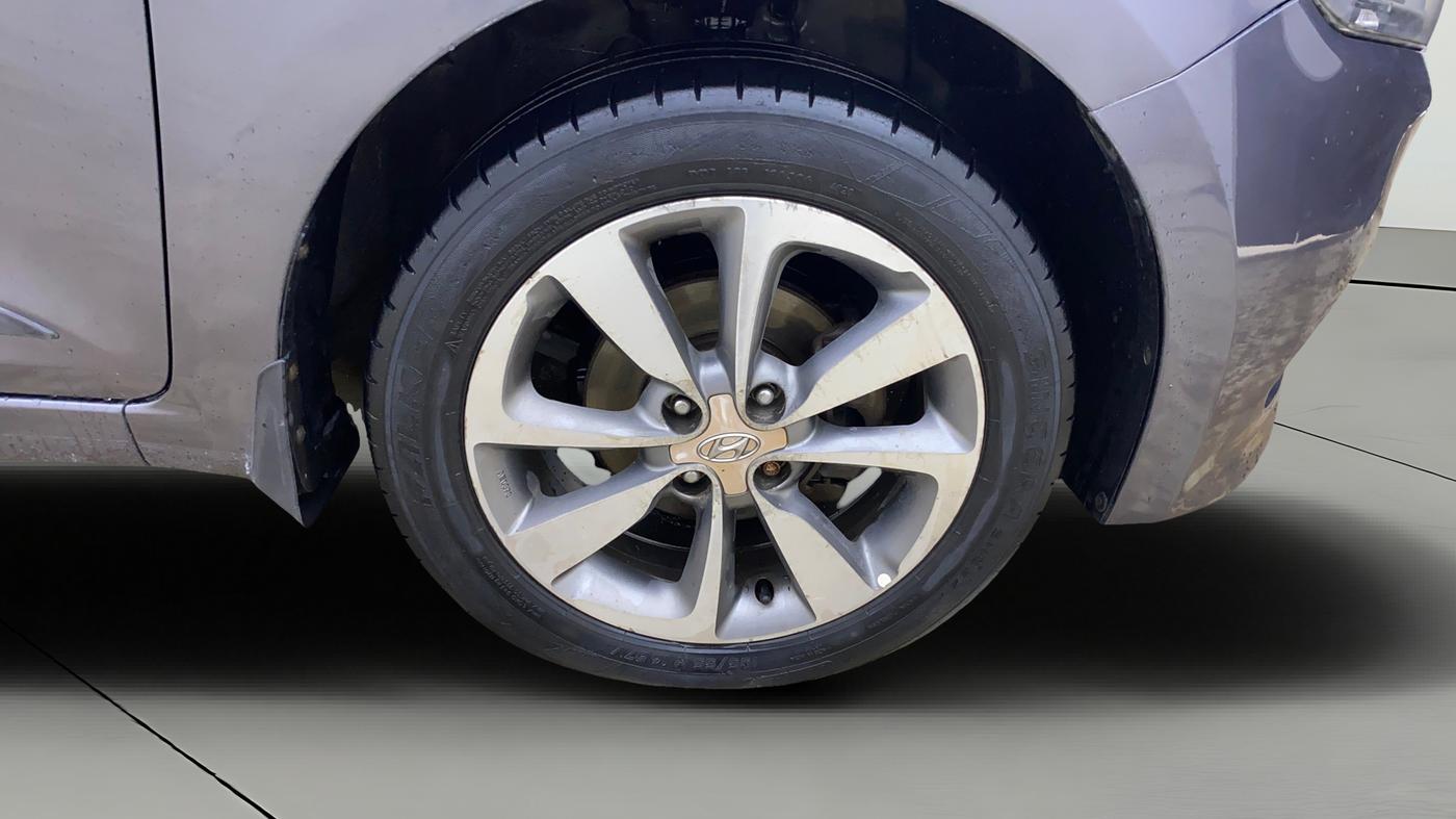 2016 Hyundai Elite i20 ASTA 1.2, CNG, Manual, 1,38,729 km, Right Front Wheel