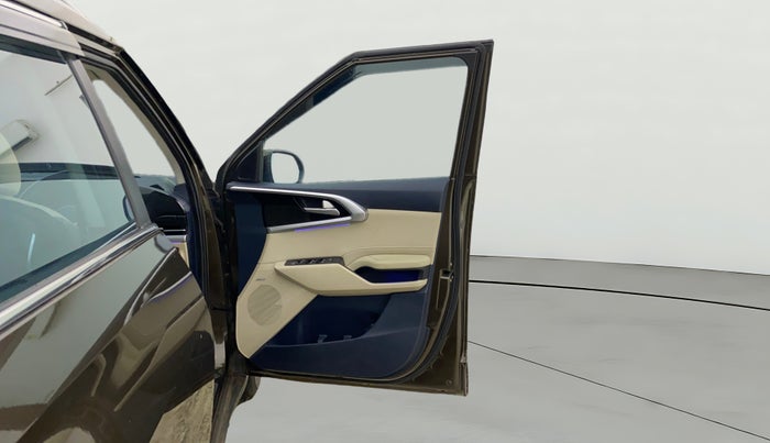 2022 KIA CARENS LUXURY PLUS 1.5 DIESEL 7 STR, Diesel, Manual, 70,208 km, RHS Front Door