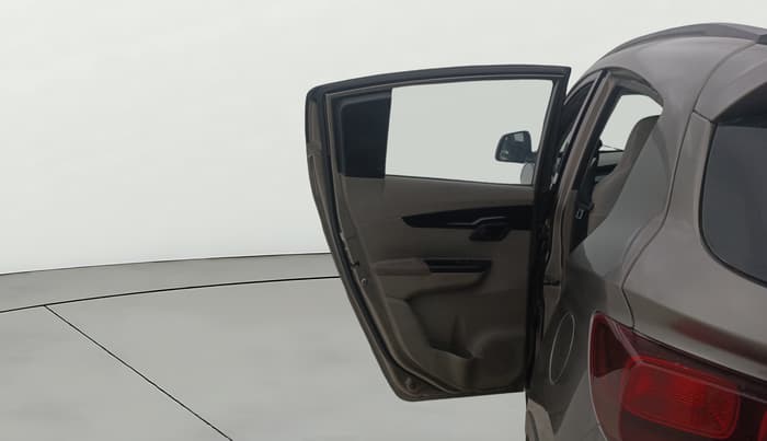2016 Mahindra Kuv100 K6 PLUS 6 STR, Petrol, Manual, 82,743 km, LHS Rear Door