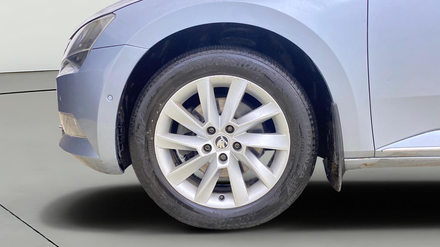 2018 Skoda Superb L&K 1.8 TSI AT, Petrol, Automatic, 70,106 km, Left Front Wheel