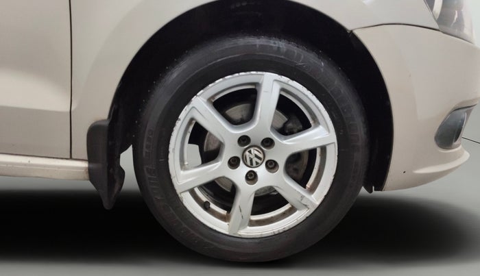 2013 Volkswagen Vento HIGHLINE PETROL AT, Petrol, Automatic, 81,198 km, Right Front Wheel