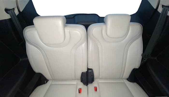 2022 Mahindra XUV700 AX 7 D MT 7 STR, Diesel, Manual, 68,571 km, Third Seat Row ( optional )