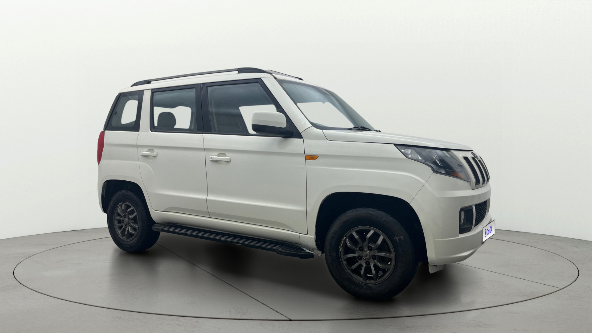 2017 Mahindra TUV300 T10 2017 Mahindra TUV300 T10