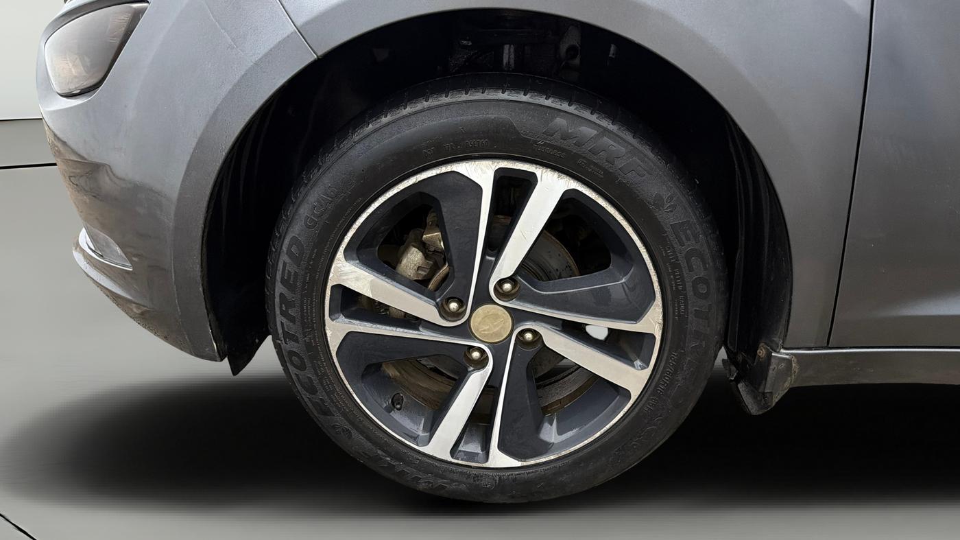 2023 Tata ALTROZ XZA, Petrol, Automatic, 23,796 km, Left Front Wheel