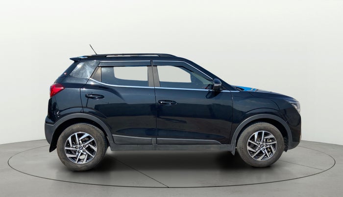 2023 Mahindra XUV300 W8 (O) 1.2 PETROL, Petrol, Manual, 13,938 km, Right Side View