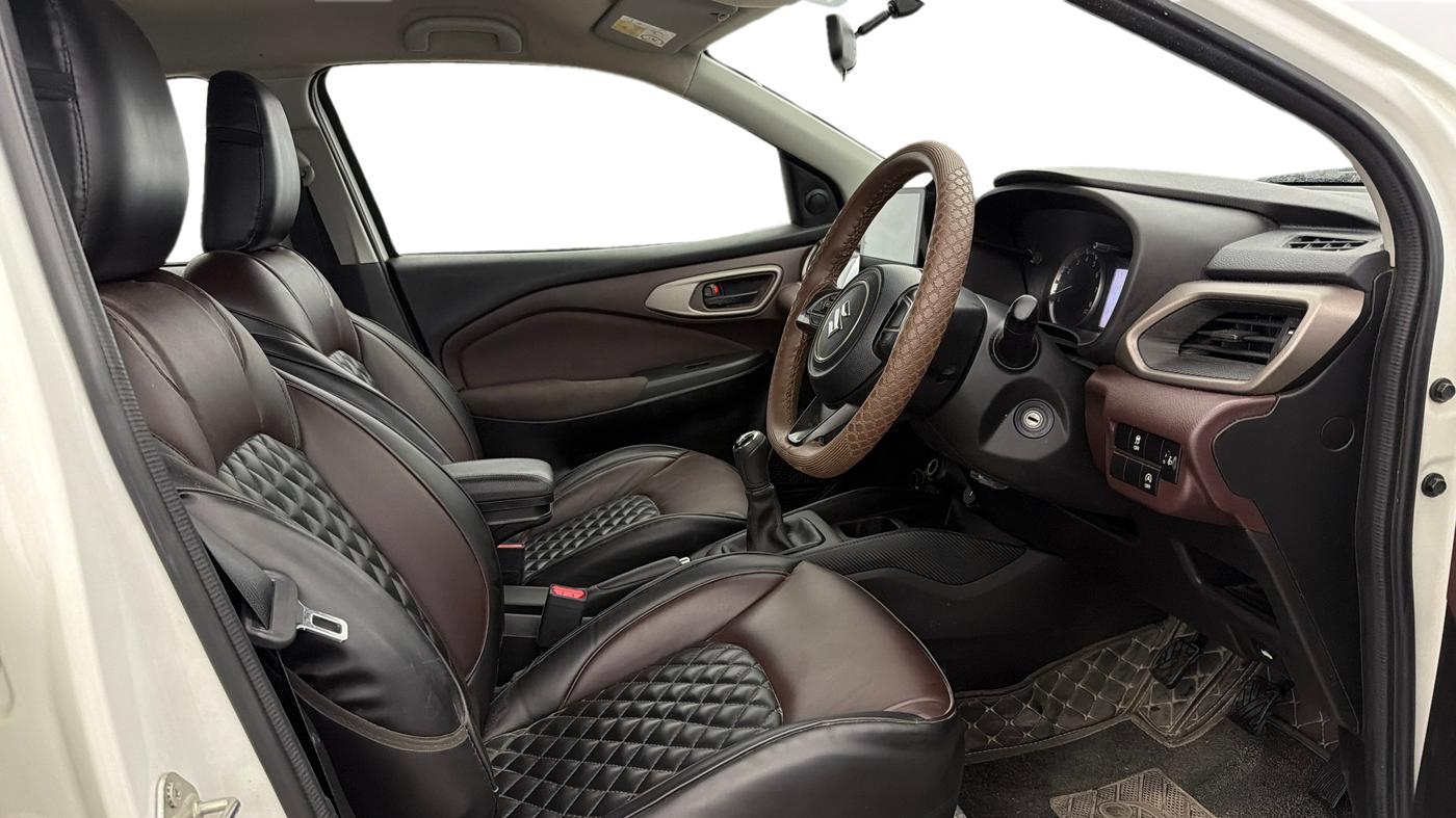 2025 Maruti FRONX DELTA PLUS 1.2MT, Petrol, Manual, 15,153 km, Right Side Front Door Cabin