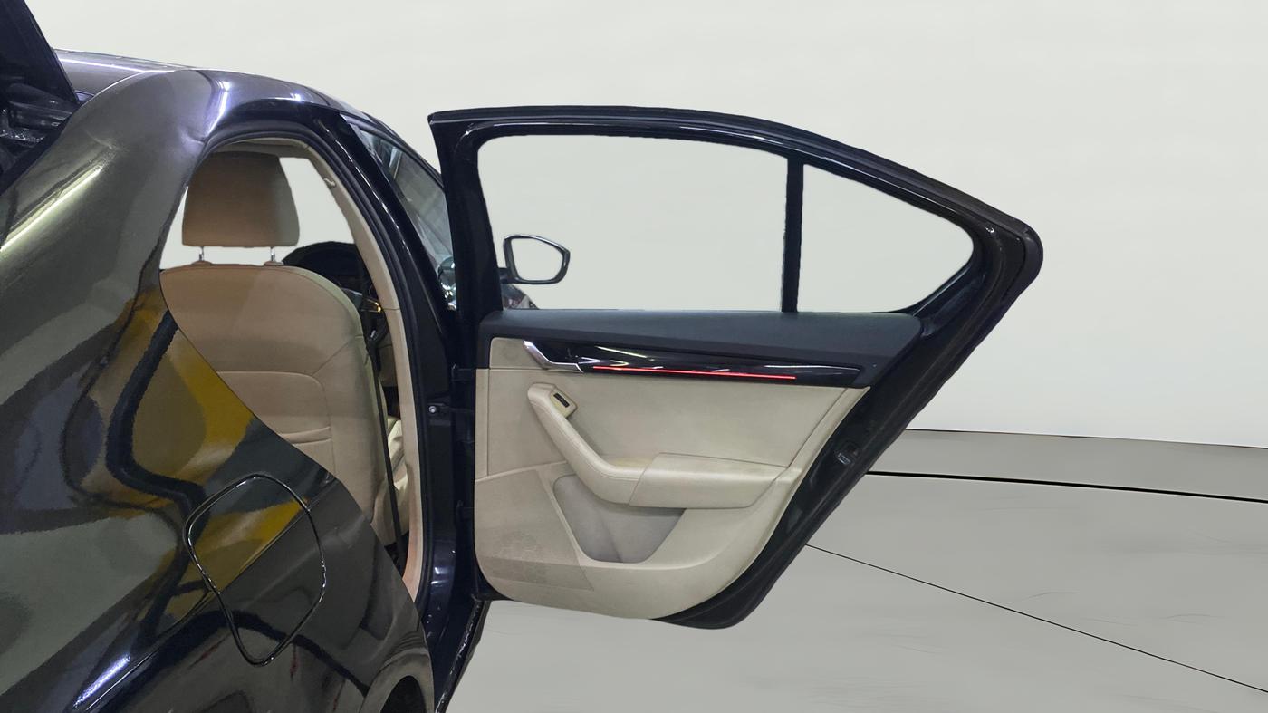 2019 Skoda Octavia L&K 1.8 TSI AT, Petrol, Automatic, 40,243 km, RHS Rear Door