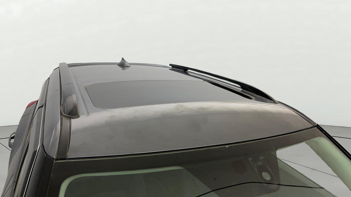 2022 Mahindra XUV300 W8 1.5 DIESEL, Diesel, Manual, 25,448 km, Roof