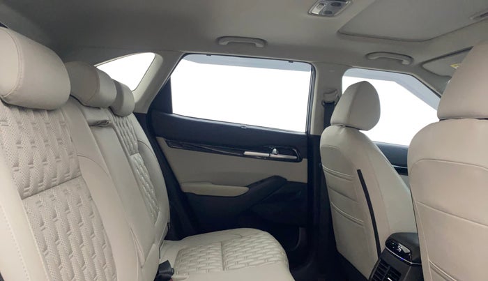 2023 KIA SELTOS HTX 1.5 DIESEL AT, Diesel, Automatic, 31,918 km, Right Side Rear Door Cabin