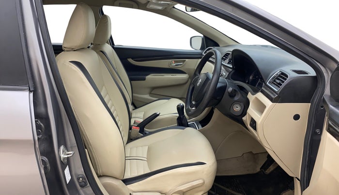 2016 Maruti Ciaz VDI+ SHVS, Diesel, Manual, 68,371 km, Right Side Front Door Cabin