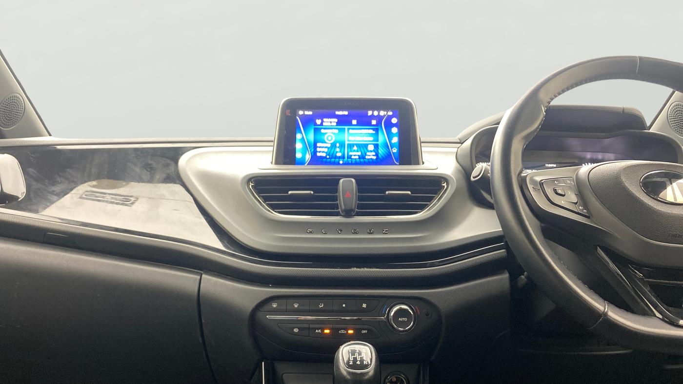 2024 Tata ALTROZ XZ Plus (S) Dark Edition, Petrol, Manual, 38,704 km, Air Conditioner
