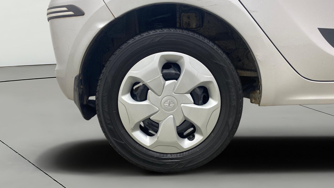 2018 Tata Tiago XT DIESEL, Diesel, Manual, 99,649 km, Right Rear Wheel