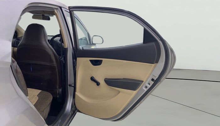 2014 Hyundai Eon ERA +, CNG, Manual, 1,13,374 km, RHS Rear Door