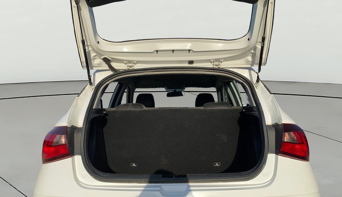 2022 Hyundai NEW I20 MAGNA 1.2 MT, Petrol, Manual, 55,771 km, Boot Open Zoomed View