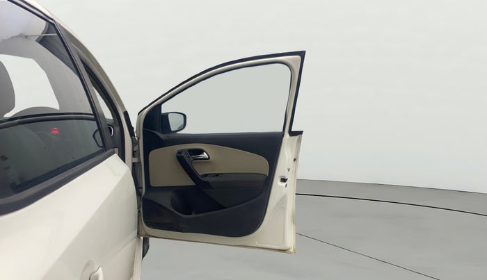 2014 Volkswagen Polo HIGHLINE1.2L, Petrol, Manual, 1,18,268 km, RHS Front Door