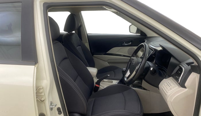 2020 Mahindra XUV300 W8 1.5 DIESEL, Diesel, Manual, 17,802 km, Right Side Front Door Cabin