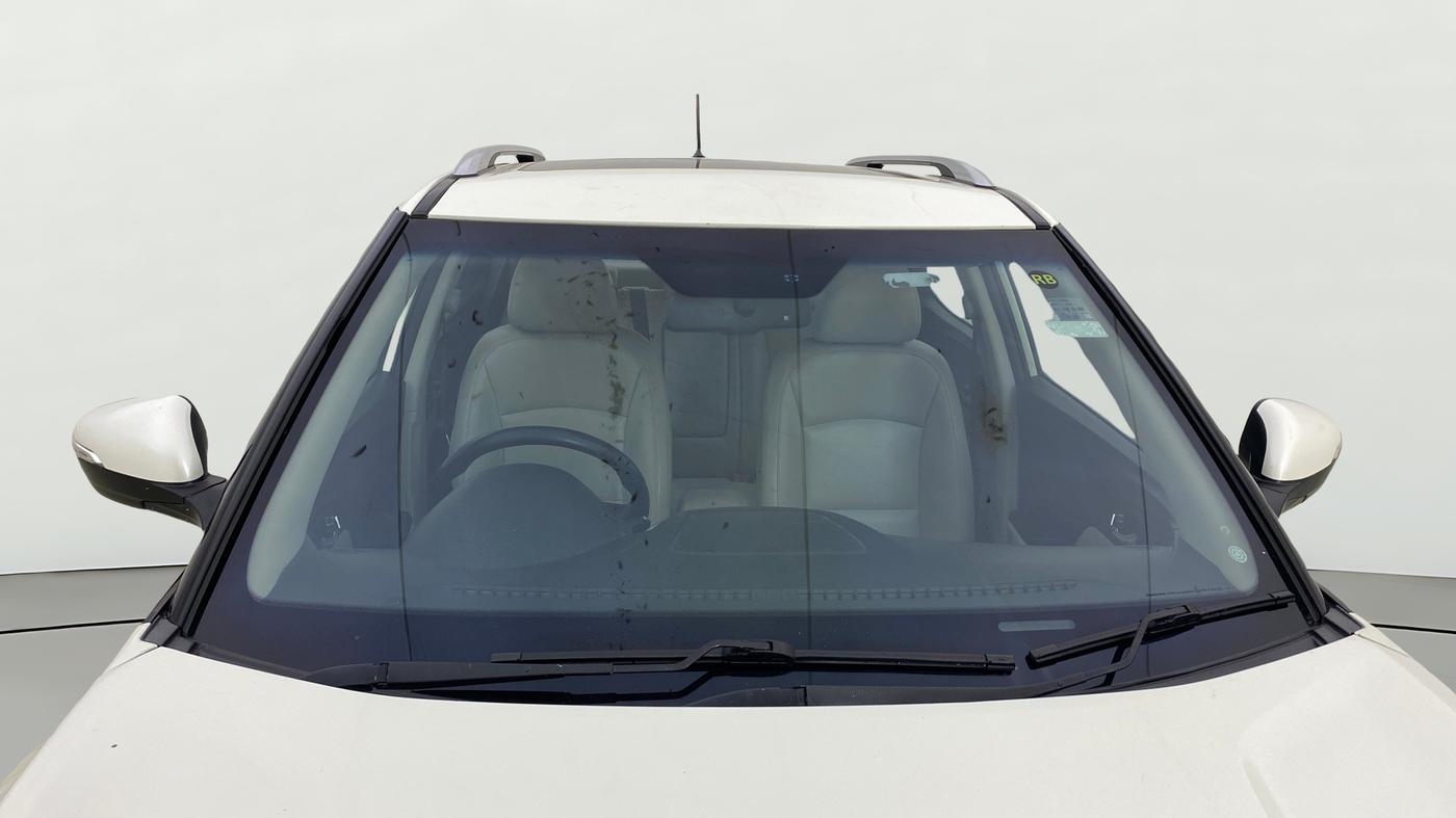 2019 Mahindra XUV300 W8 (O) 1.5 DIESEL AMT, Diesel, Automatic, 1,40,621 km, Front Windshield