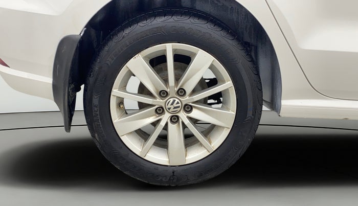 2017 Volkswagen Ameo HIGHLINE PLUS 1.5L AT 16 ALLOY, Diesel, Automatic, 1,37,489 km, Right Rear Wheel