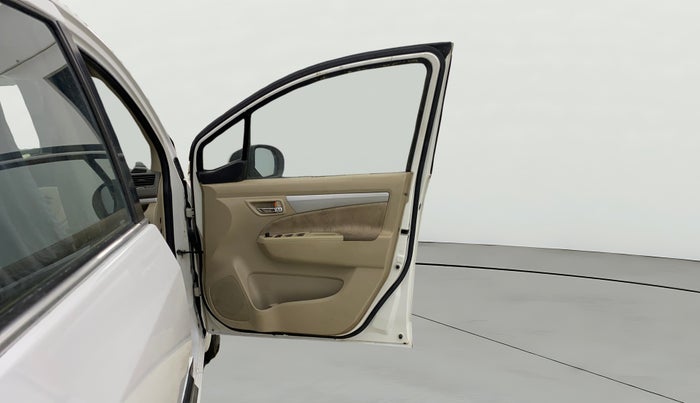 2014 Maruti Ertiga VXI CNG, CNG, Manual, 67,755 km, RHS Front Door