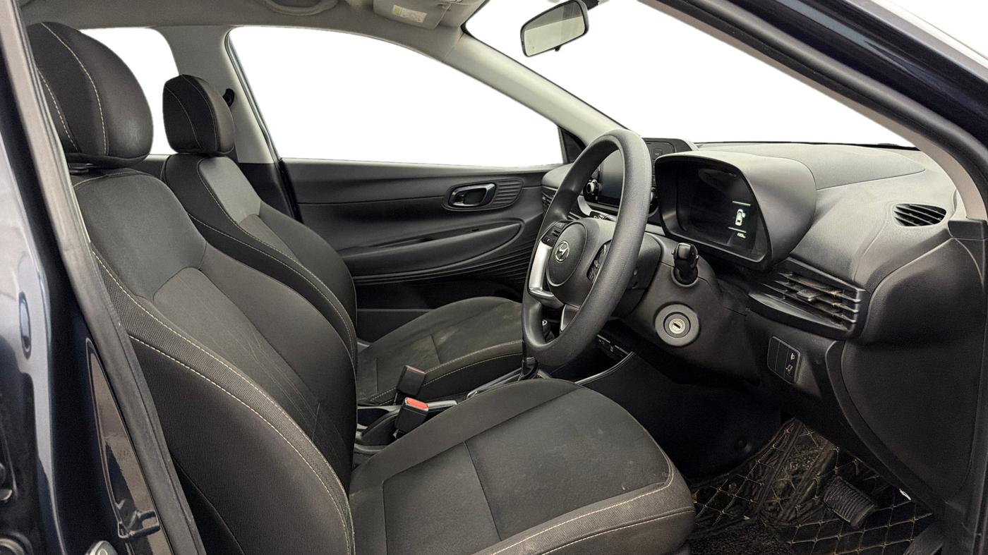 2022 Hyundai NEW I20 SPORTZ 1.2 AT, Petrol, Automatic, 41,825 km, Right Side Front Door Cabin