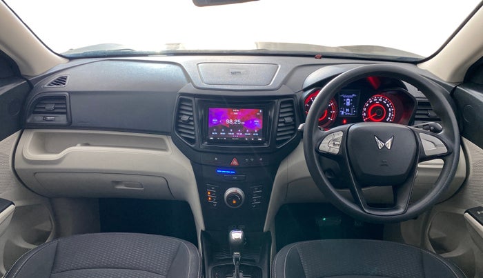 2023 Mahindra XUV300 W6 1.2 PETROL AMT, Petrol, Automatic, 16,670 km, Dashboard