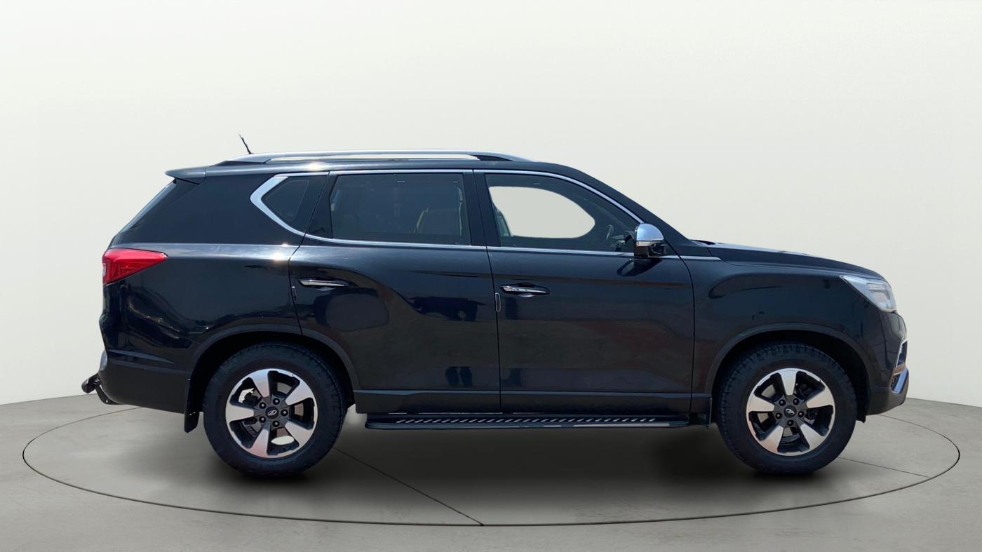 2019 Mahindra ALTURAS G4 4WD AT, Diesel, Automatic, 1,43,089 km, Right Side View