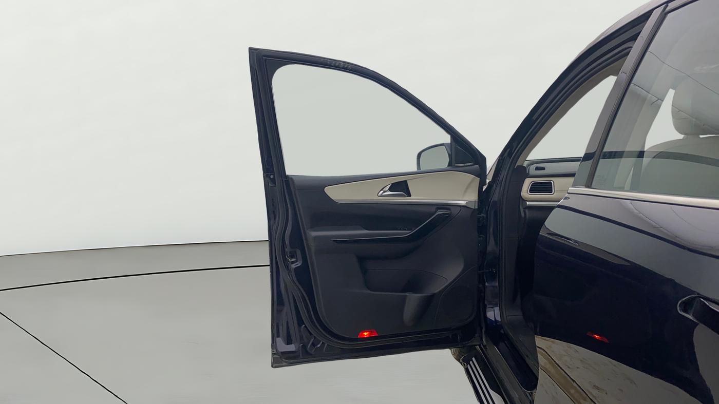 2023 Mahindra XUV700 AX 7 D AT 7 STR, Diesel, Automatic, 87,623 km, LHS Front Door