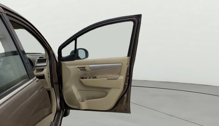 2014 Maruti Ertiga VXI, Petrol, Manual, 1,16,437 km, RHS Front Door