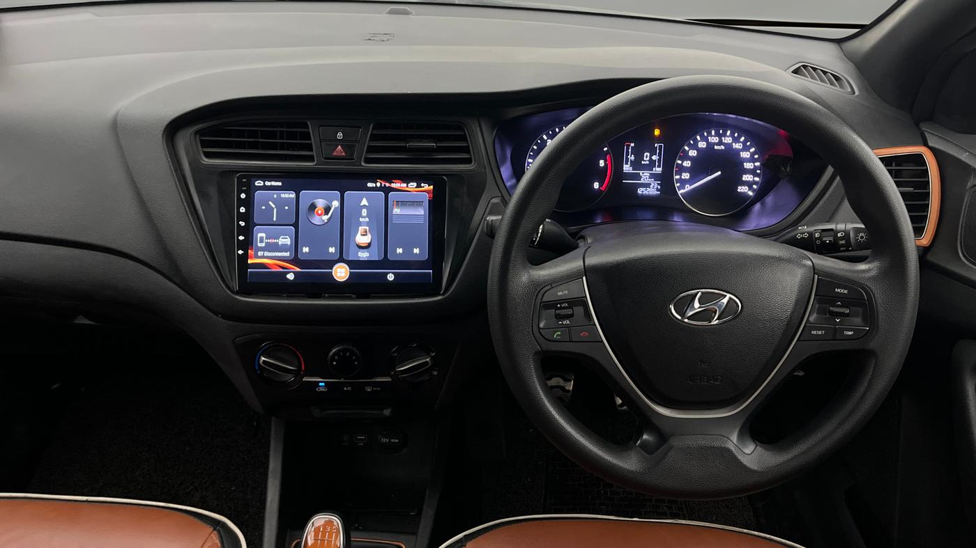 2015 Hyundai i20 Active 1.4 S, Diesel, Manual, 1,25,285 km, Steering Wheel Close Up