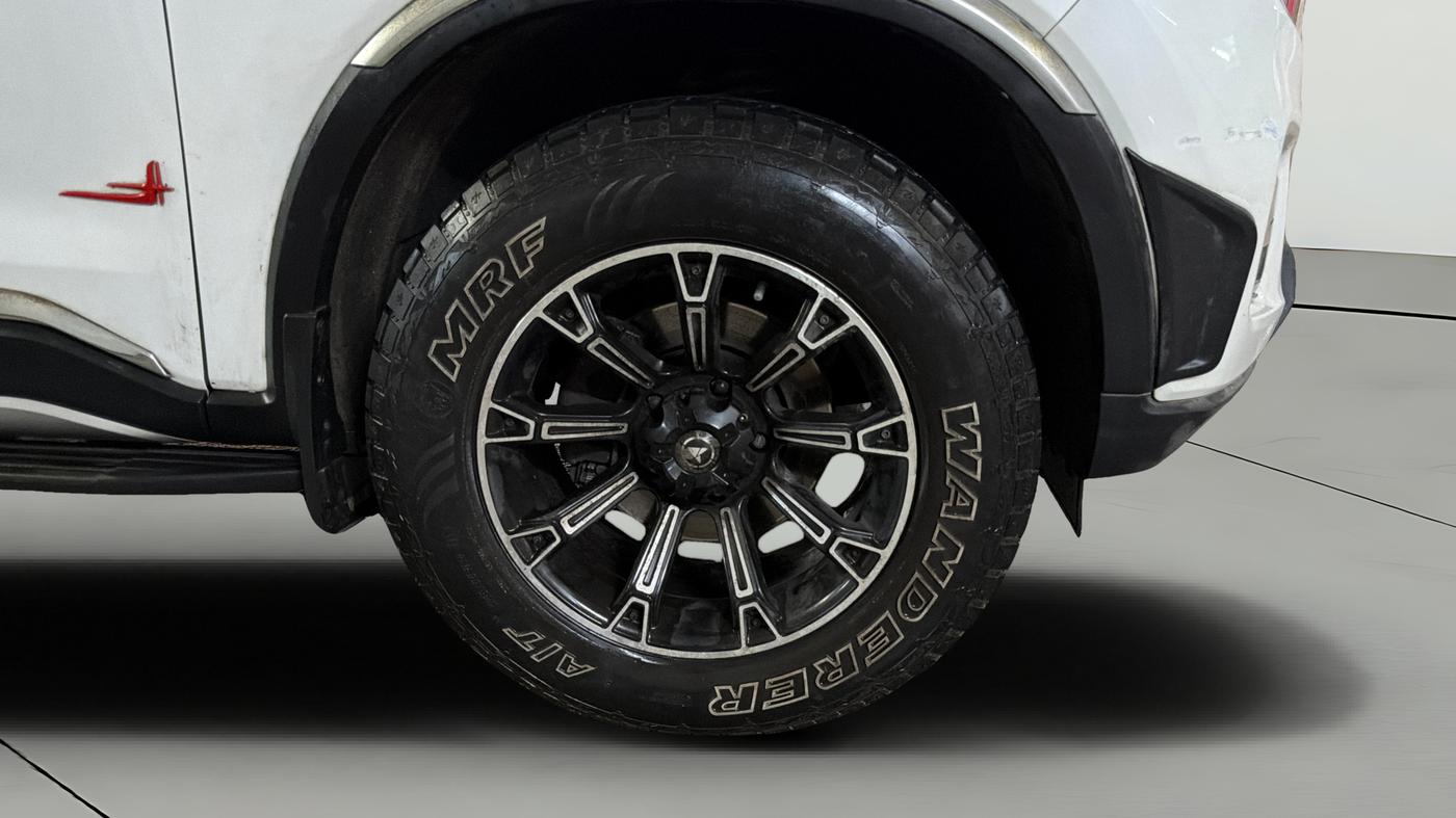 2023 Mahindra SCORPIO-N Z8 PETROL AT 7 STR, Petrol, Automatic, 21,523 km, Right Front Wheel