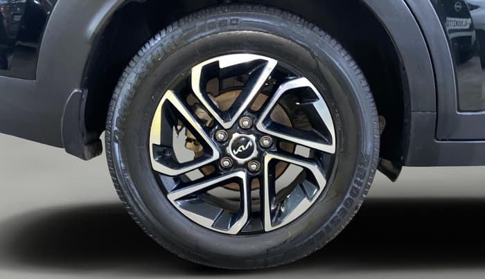 2022 KIA CARENS LUXURY PLUS 1.5 DIESEL AT 6 STR, Diesel, Automatic, 1,05,405 km, Right Rear Wheel
